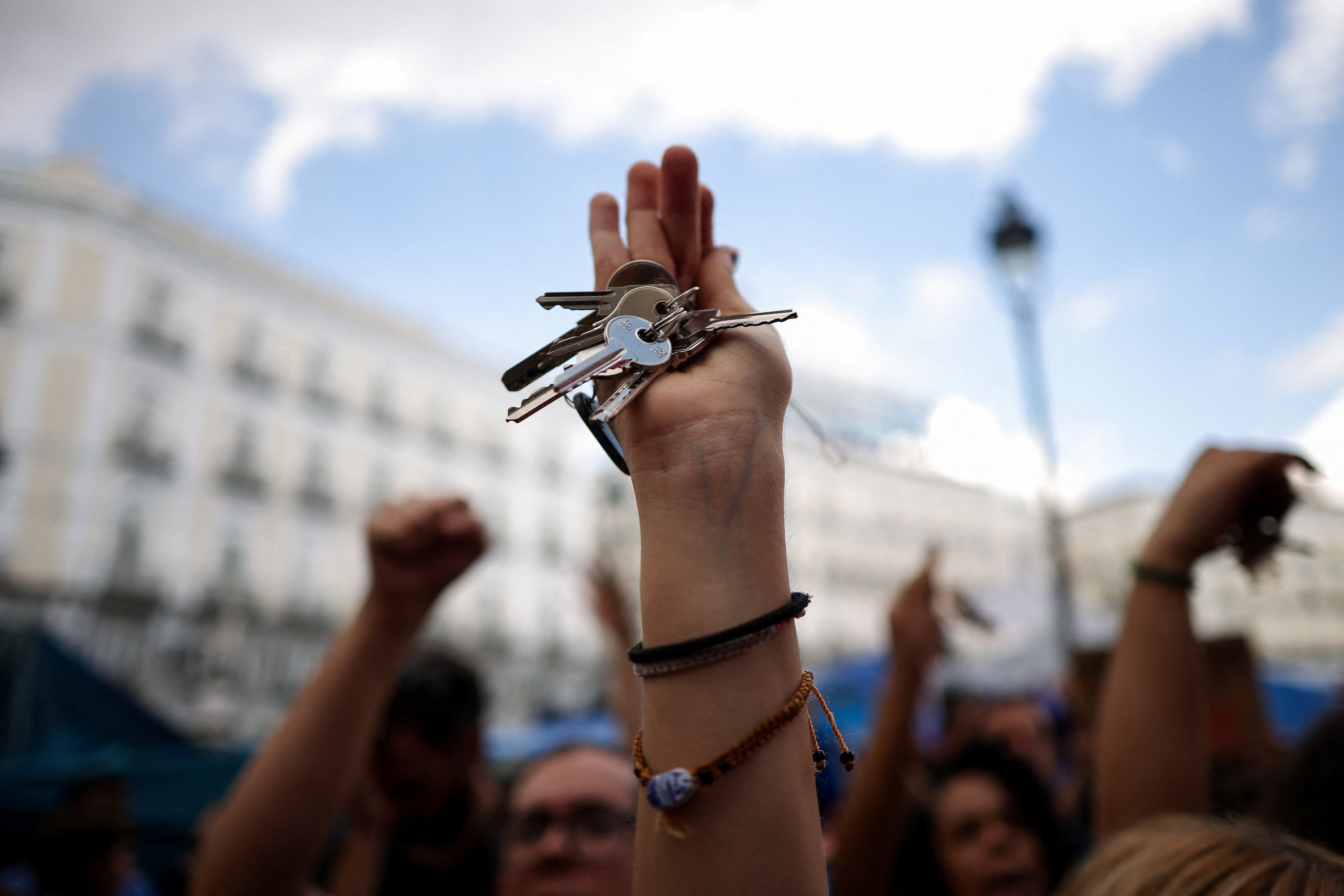 De Ceuta a Sol: a quién favorece y perjudica el cambio de asunto político estrella