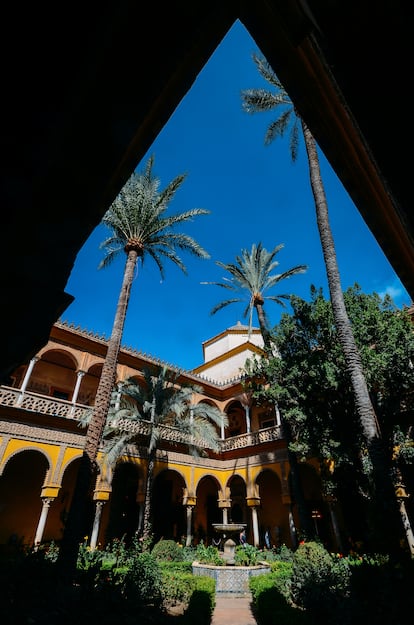 Patio dentro del Palacio de las Dueñas de Sevilla, perteneciente a la familia de Alba, donde nació el poeta Antonio Machado.