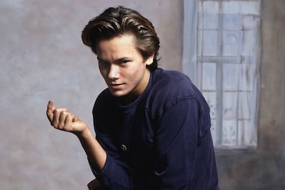 River Phoenix (23)

Una sobredosis en la entrada del local The Viper Room, propiedad de su amigo Johnny Depp localizado en el mítico Sunset Boulevard, acabó con la vida de una de las mayores promesas del Hollywood de finales de siglo. River, hermano mayor de Joaquin Phoenix, dejó grabado para la posteridad su talento en filmes como Mi Idaho privado, Cuenta conmigo o Un lugar en ninguna parte.