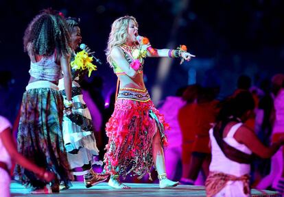 Shakira actuando en la final del Mundial de Fútbol de 2010, una competición que tuvo a 'Waka waka' como canción oficial y que se convirtió en una de las más famosas del siglo.