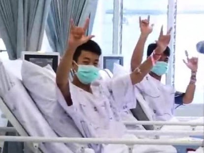 As primeiras imagens dos meninos resgatados na Tailândia no hospital