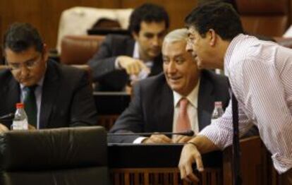 El presidente del PP andaluz, Javier Arenas, y el coordinador de IU-CA, Diego Valderas.