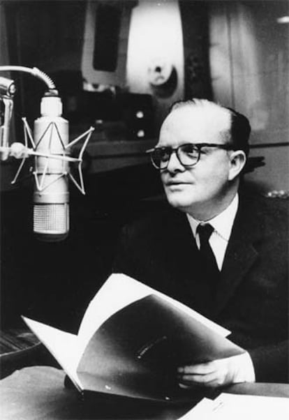 Truman Capote, en un estudio de radio neoyorquino en 1966.