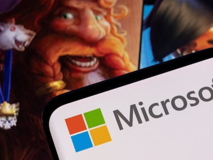 El logo de Microsoft junto con los principales personajes de los juegos creados por Activision