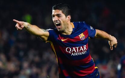 Luis Suárez celebra uno de sus goles ante el Eibar.