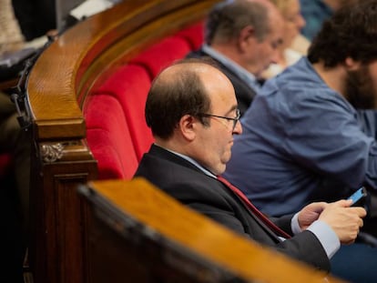 El líder del PSC, Miquel Iceta, durante una sesión del Parlament.