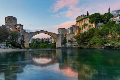 El Puente Viejo de Mostar es uno de los monumentos histricos de esta ciudad bosnia.