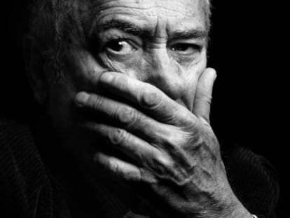 Bernardo Bertolucci, durante una sesi&oacute;n de fotos realizada en mayo de 2011.