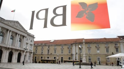 Un cartel con el logo de BPI en la antigua sede de la entidad en Lisboa.