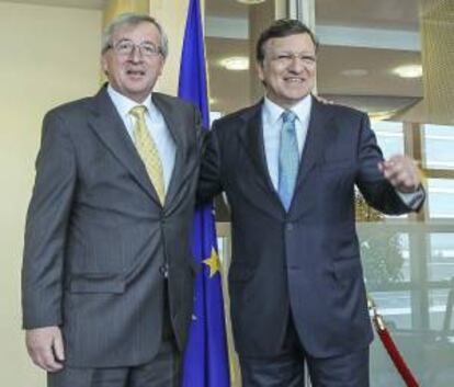 El presidente de la Comisión Europea, José Manuel Durao Barroso (d) y el presidente del Eurogrupo, Jean-Claude Juncker (i), el pasado miércoles en la sede de la CE en Bruselas, Bélgica.