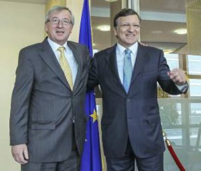 El presidente de la Comisión Europea, José Manuel Durao Barroso (d) y el presidente del Eurogrupo, Jean-Claude Juncker (i), el pasado miércoles en la sede de la CE en Bruselas, Bélgica.