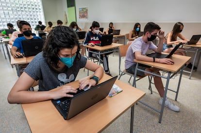 Alumnos de la ESO en el centro integrado público El Espartidero, en Zaragoza, el jueves.