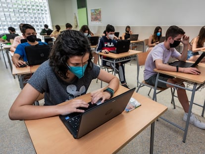 Alumnos de la ESO en el centro integrado público El Espartidero, en Zaragoza, el jueves.