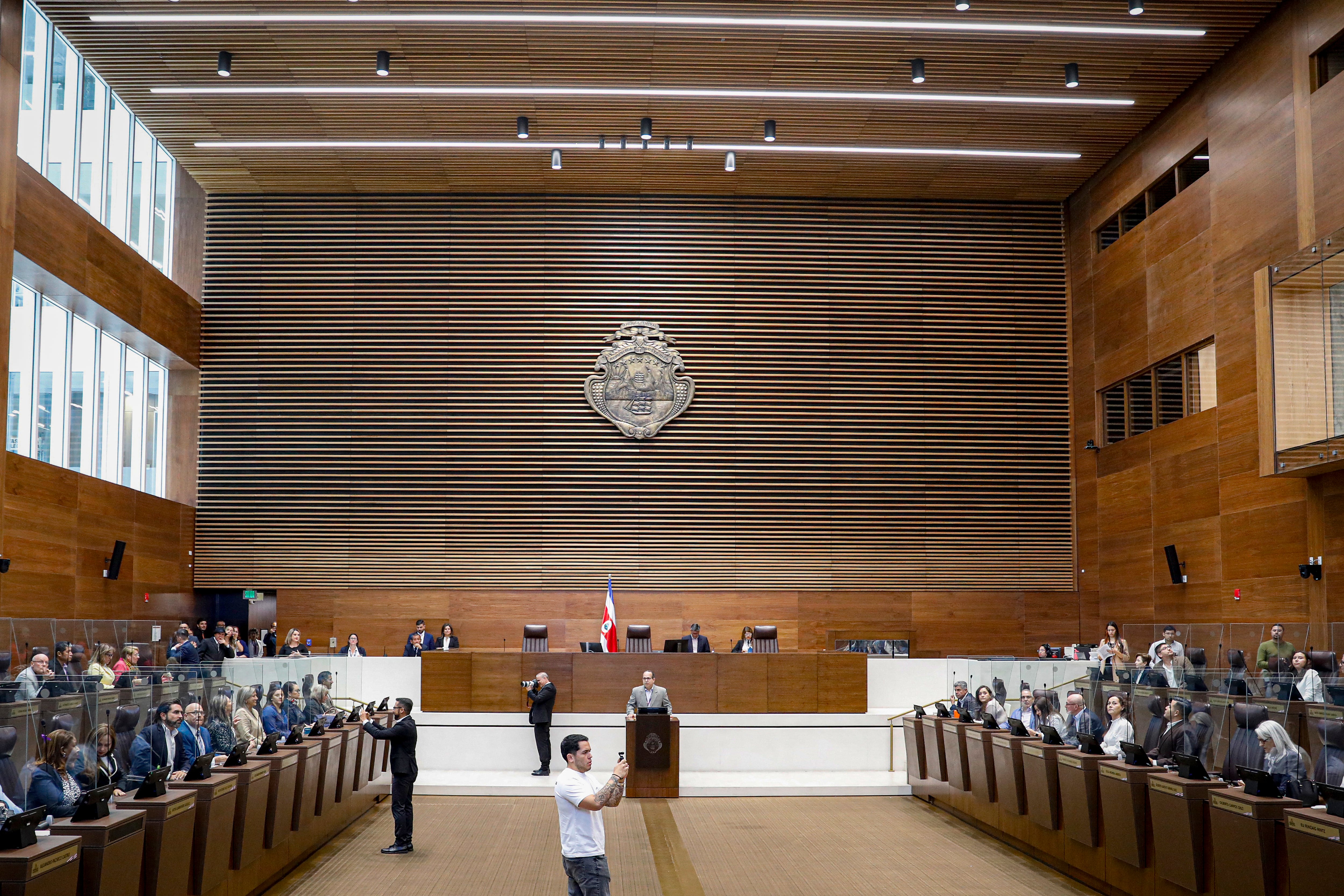 El oficialismo de Costa Rica asume la mayoría parlamentaria e inicia su ofensiva contra el Poder Judicial