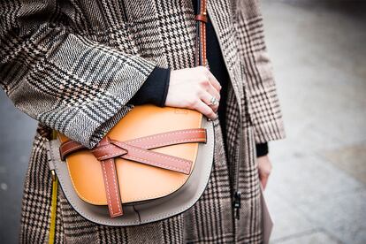 El 'Gate' de Loewe se confirma como el 'it bag' del momento

La bandolera firmada por JW Anderson fue la protagonista de su desfile y también del street style. Sin duda es el bolso más fotografiado en las calles de París.