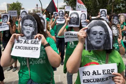 Manifestación en Sevilla en defensa de la estabilidad de los aproximadamente 20.000 empleos de este colectivo