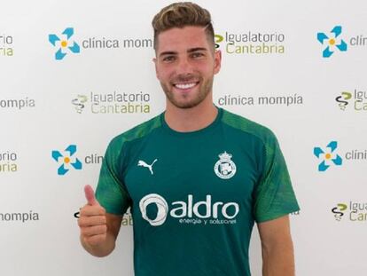 Luca Zidane posa con la camiseta del Racing.