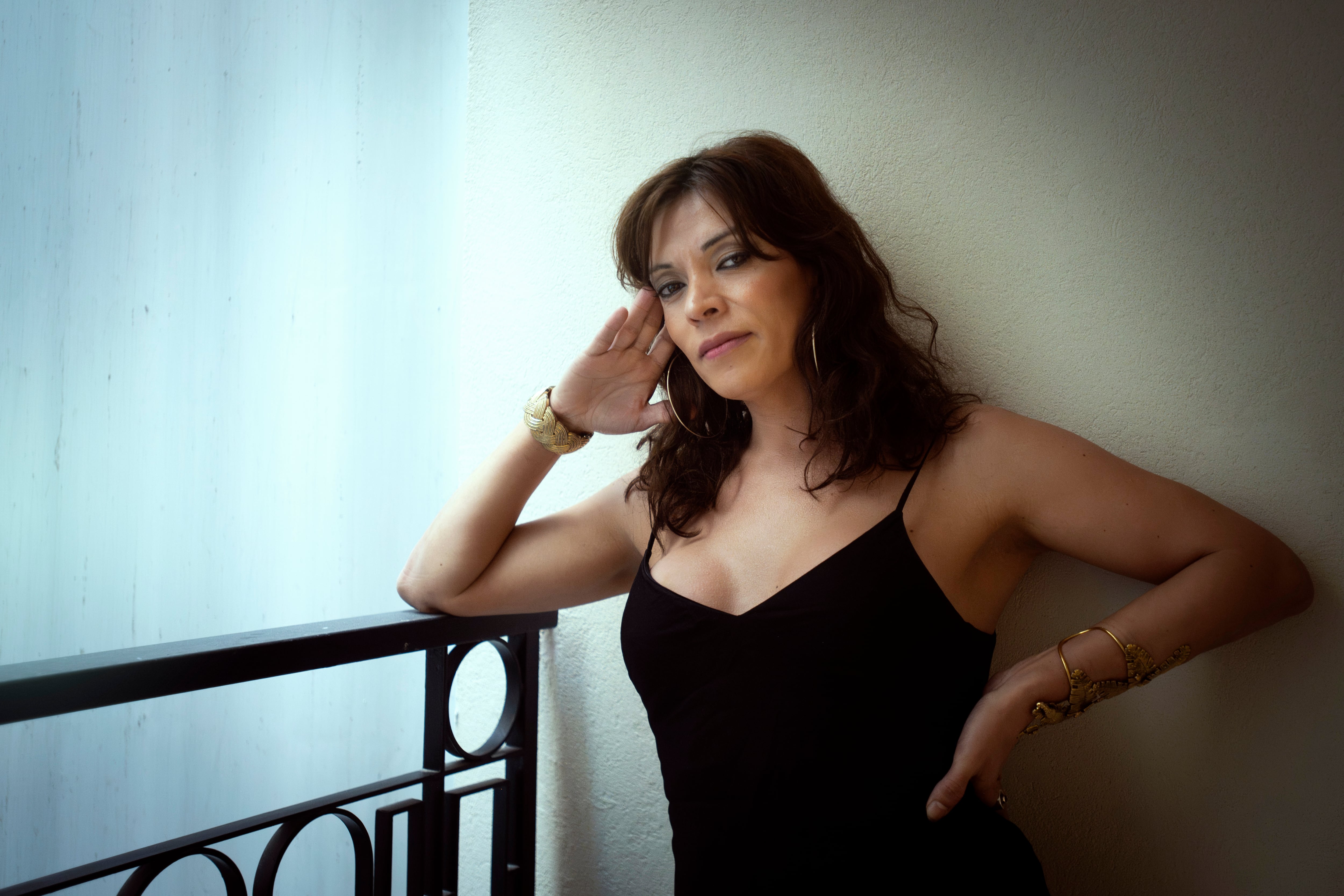 La escritora y actriz argentina, Camila Sosa Villada, da una entrevista en la Ciudad Autónoma de Buenos Aires, el 30 de abril de 2025.