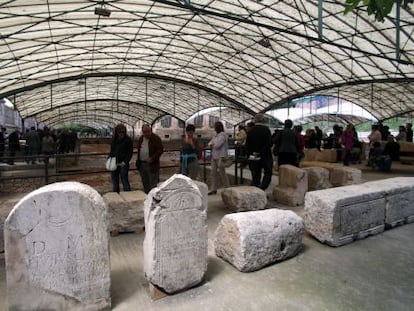 Primeros visitantes de la renovada necrópolis paleocristiana de Tarragona.