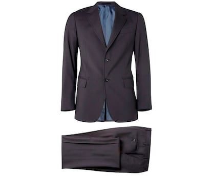 El traje perfecto: estrecho, azul marino. Es de Lanvin y lo venden en Mr. Porter por 1.253€.