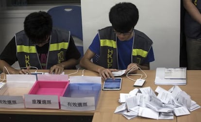 Contagem de votos do referendo neste domingo.