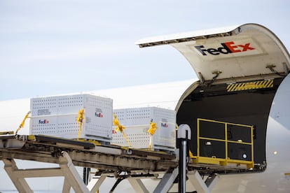 Pandas depart Dulles Airport for China