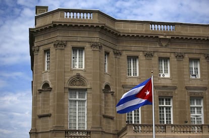 Fachada de la nueva embajada de Cuba en Washington.
