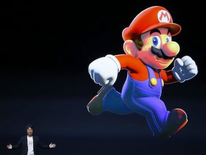 El creador japonés de videojuegos Shigeru Miyamoto interviene durante la presentación de los nuevos productos de Apple.