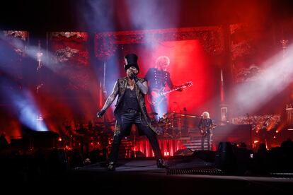 El cantante estadounidense Adam Lambert durante el concierto 'Queen + Adam Lambert', este miércoles en el WiZink Center de Madrid.