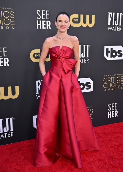 Juliette Lewis también apostó por un diseño clásico rojo. El suyo es de Alberta Ferretti.