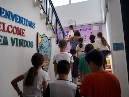 Alumnos del colegio Virgen del Carmen en Ayamonte (Huelva), el pasado jueves.