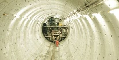 Interior del t&uacute;nel bajo el T&aacute;mesis.