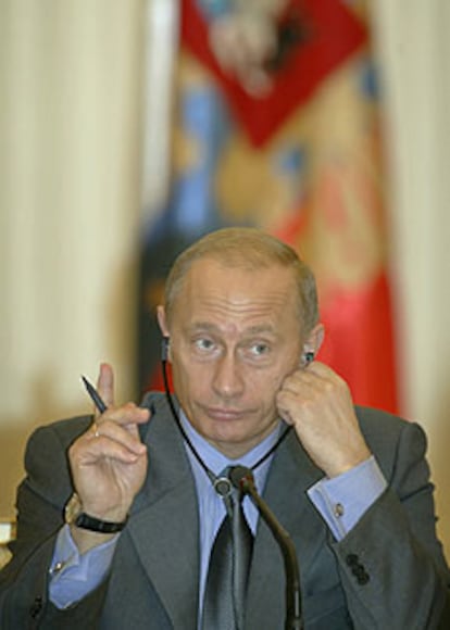 Vladímir Putin, durante una reunión con empresarios ayer en el Kremlin.