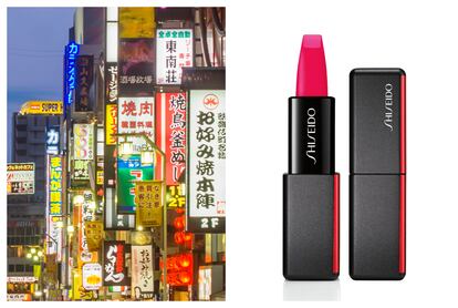 La noche de Japón es vibrante: los karaokes, los carteles de neón, los clubes más selectos, los bares abiertos hasta el amanecer... Shiseido se ha inspirado en el paisaje nocturno de la ciudad para articular su barra aterciopelada ModernMatte Powder Lipstick. Su forma angular evoca la arquitectura moderna de Japón y sus atrevidos colores reflejan su agitada vida nocturna.