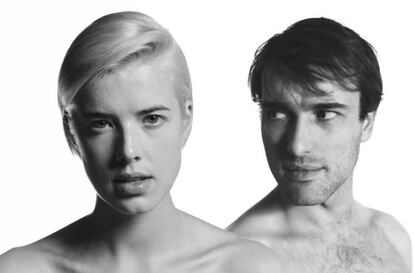 Agyness Deyn y Ed Stoppard (el hijo de Tom Stoppard).