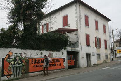 La vivienda de Ustaritz (Francia) donde fue detenido Ibon Arbulu.