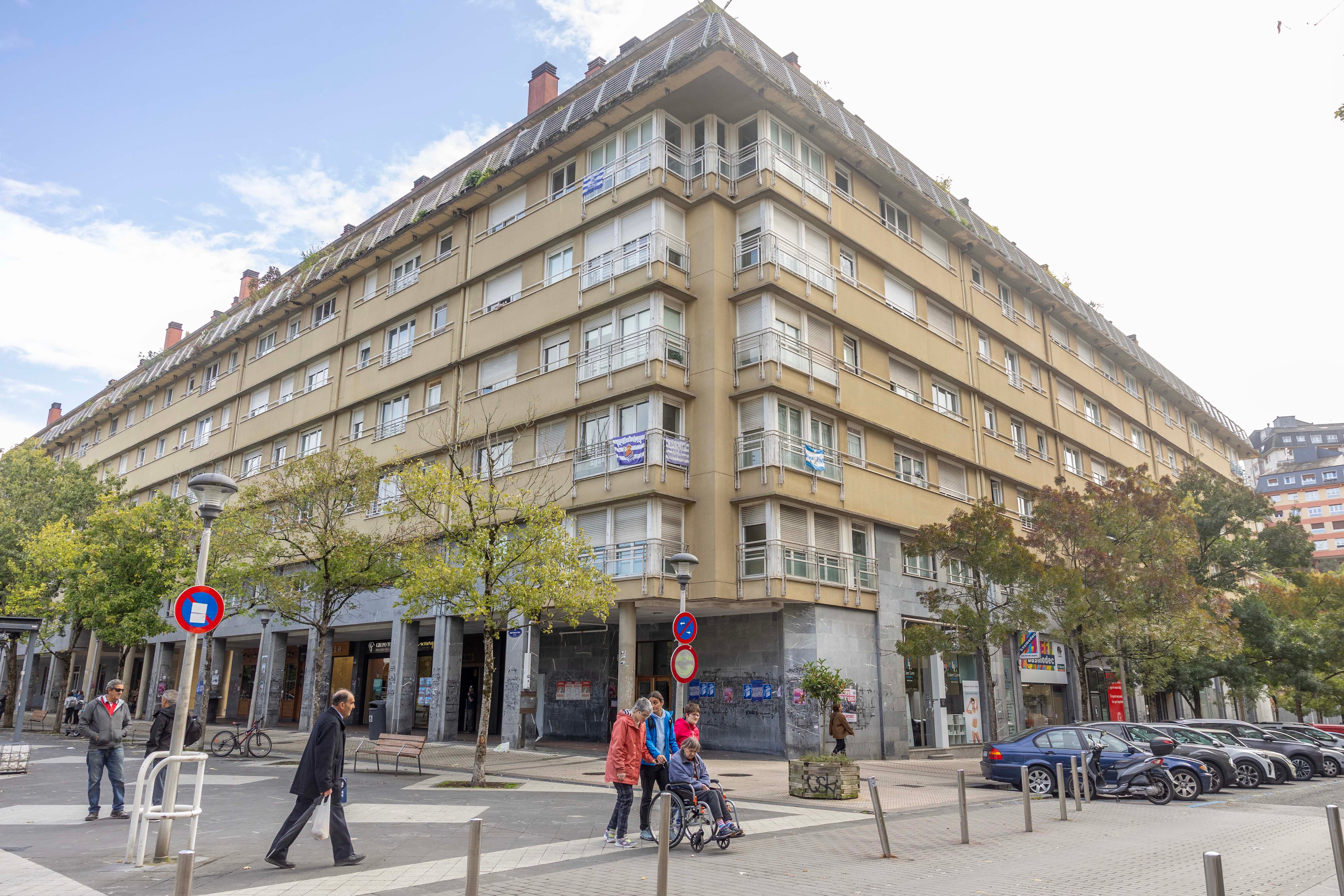 Viviendas en el barrio donostiarra de Benta Berri que el Ejecutivo de Vitoria ha adquirido por 100 millones a un fondo de inversión.