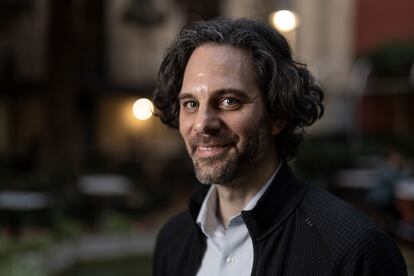 Chris Klebanoff, oncologist at Memorial Sloan Kettering in New York, photographed at the Ateneu Barcelonès, where he participated in a conference organized by the Vall d'Hebron Institute of Oncology.