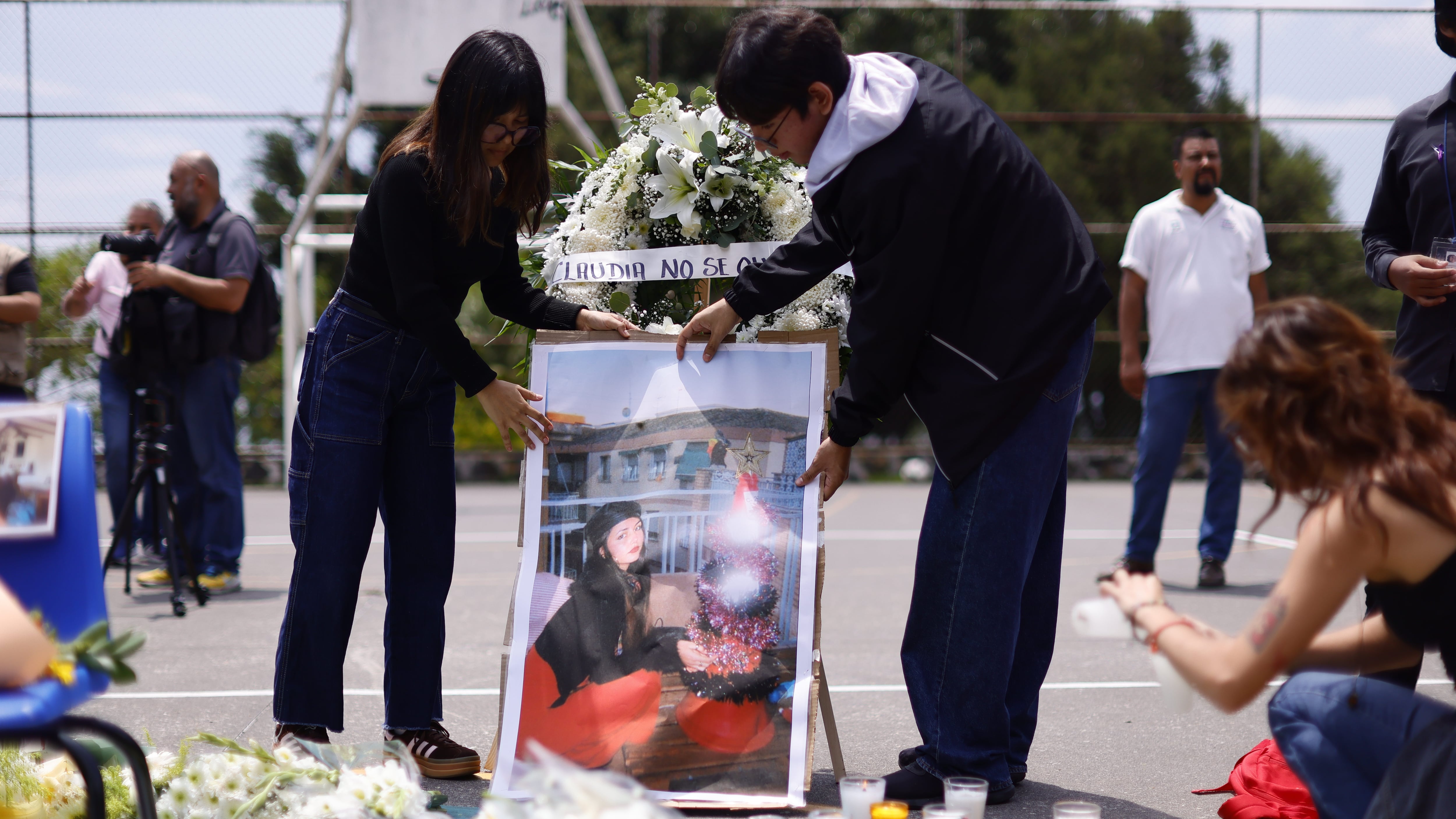 De blanco y con mochila negra: en busca del presunto asesino de Claudia Tacoronte en México