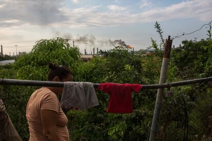 cerca de las instalaciones de la refinería Puerto La Cruz de Petróleos de Venezuela, en el Estado de Anzoátegui