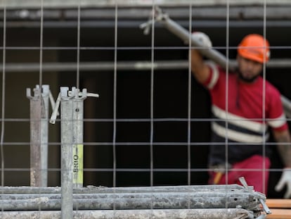 Un obrero, en unos trabajos en Valladolid.