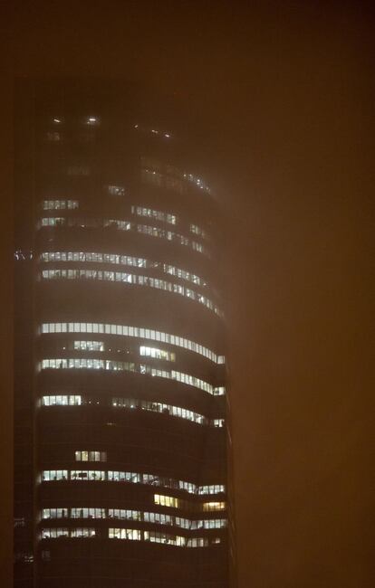 Envuelto en niebla. Cuatro Torres.