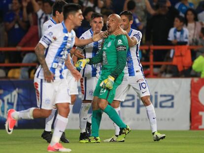 El 'Conejo' Pérez celebra su gol frente a Cruz Azul