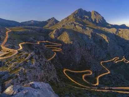 Curvas de Sa Calobra (Mallorca), en una fotografía de larga exposición.