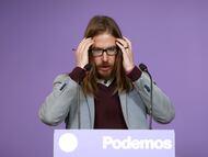 El secretario de Organización y portavoz de Podemos, Pablo Fernández, durante la rueda de prensa de este lunes para analizar los resultados electorales en Castilla y León.