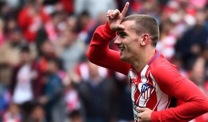 Griezmann celebra un gol ante el Levante en el Metropolitano.