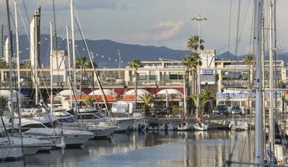 El Port Olímpic, con diversos locales de ocio nocturno.