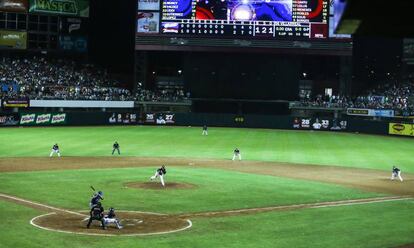 Un partido de la Liga Mexicana del Pacífico de béisbol entre los Tomateros y los Charros.