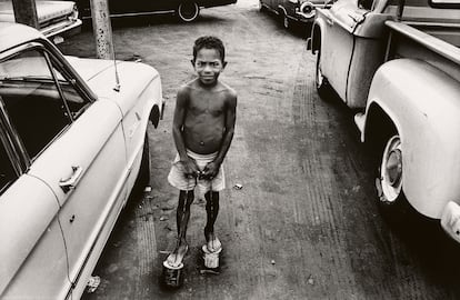 Juego con 'zancúos' en Maracaibo (Venezuela), en 1971.