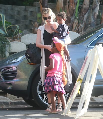 Charlize Theronn es madre de dos hijos, Jackson (2012) y August (2015), a quien adoptó tras su ruptura con Sean Penn.
